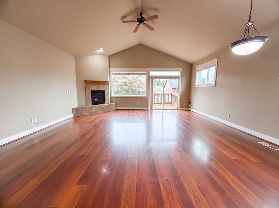 Photo 3 of 18 of 39570 Wall St, Sandy, OR