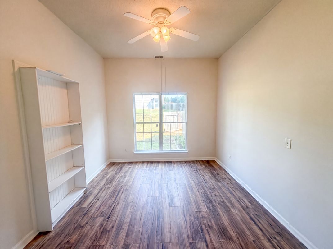 Photo 6 of 12 of 5702 River Glen Dr, Greensboro, NC
