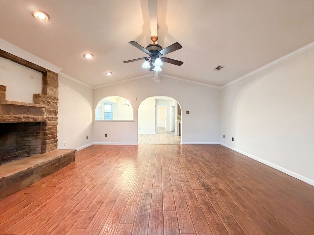 Photo 3 of 18 of 203 W Hogan Dr, Copperas Cove, TX