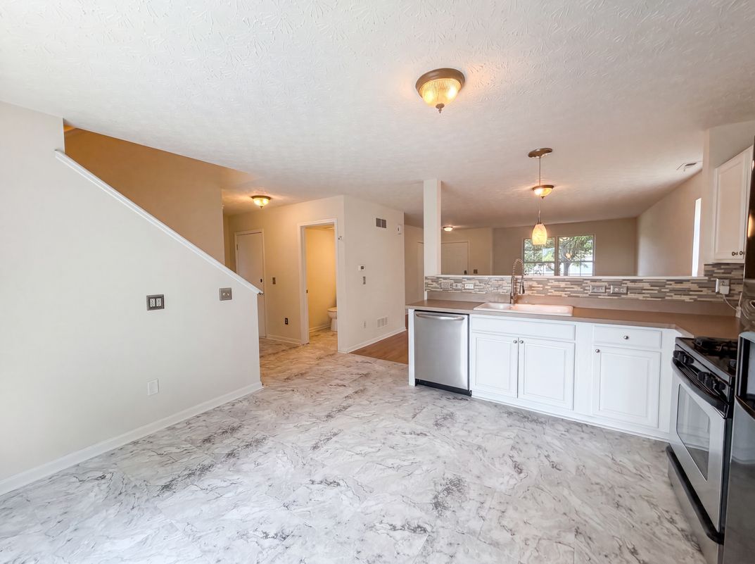 Photo 6 of 29 of 4625 Kenross Dr, Columbus, OH