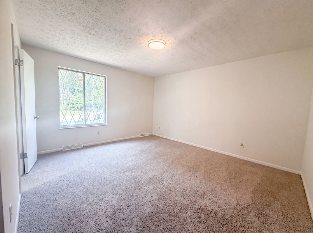 Photo 10 of 24 of 5129 Etna Rd, Columbus, OH