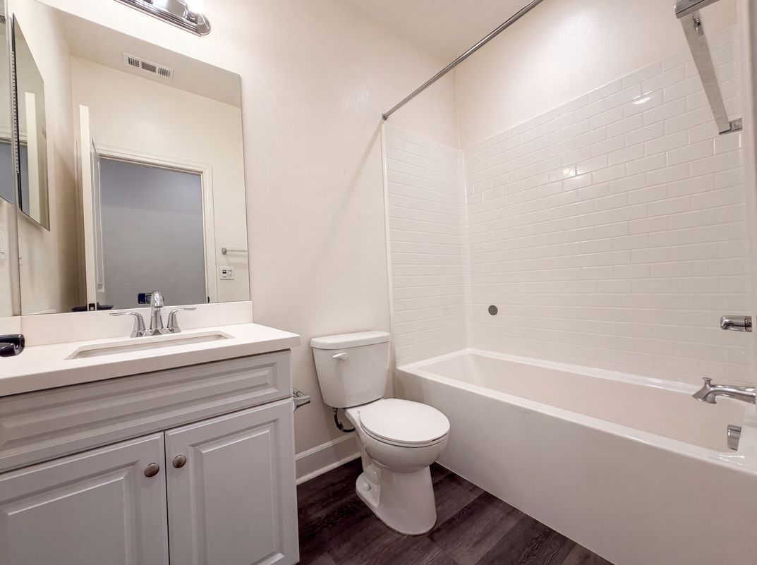 Photo 12 of 28 of 3120 E Yountville Dr, Ontario, CA