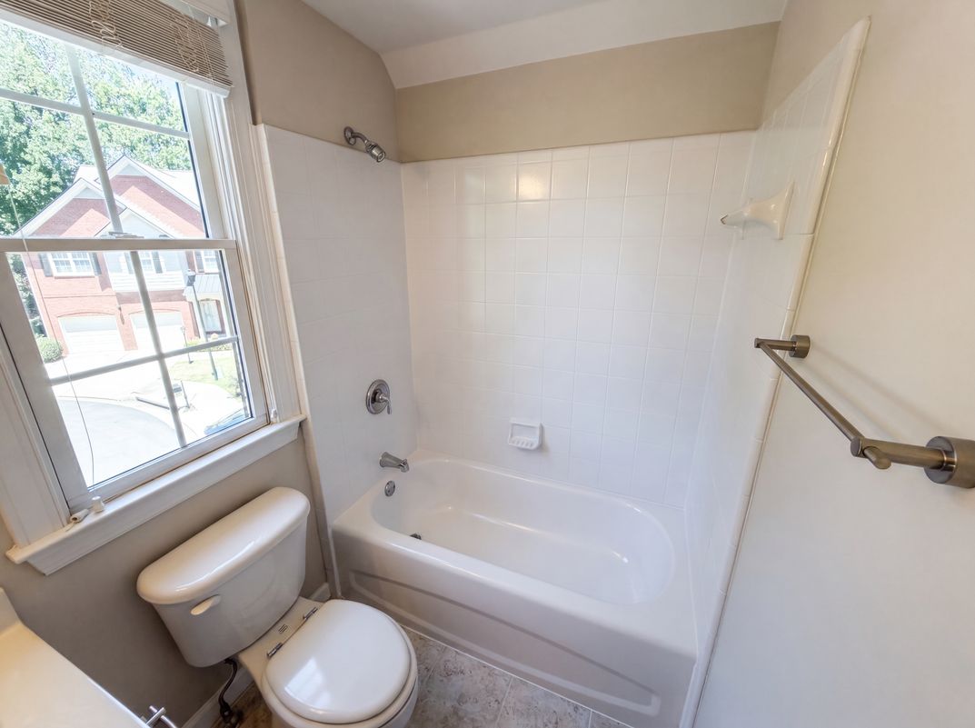 Photo 19 of 38 of 1231 Dunwoody Village Dr, Atlanta, GA