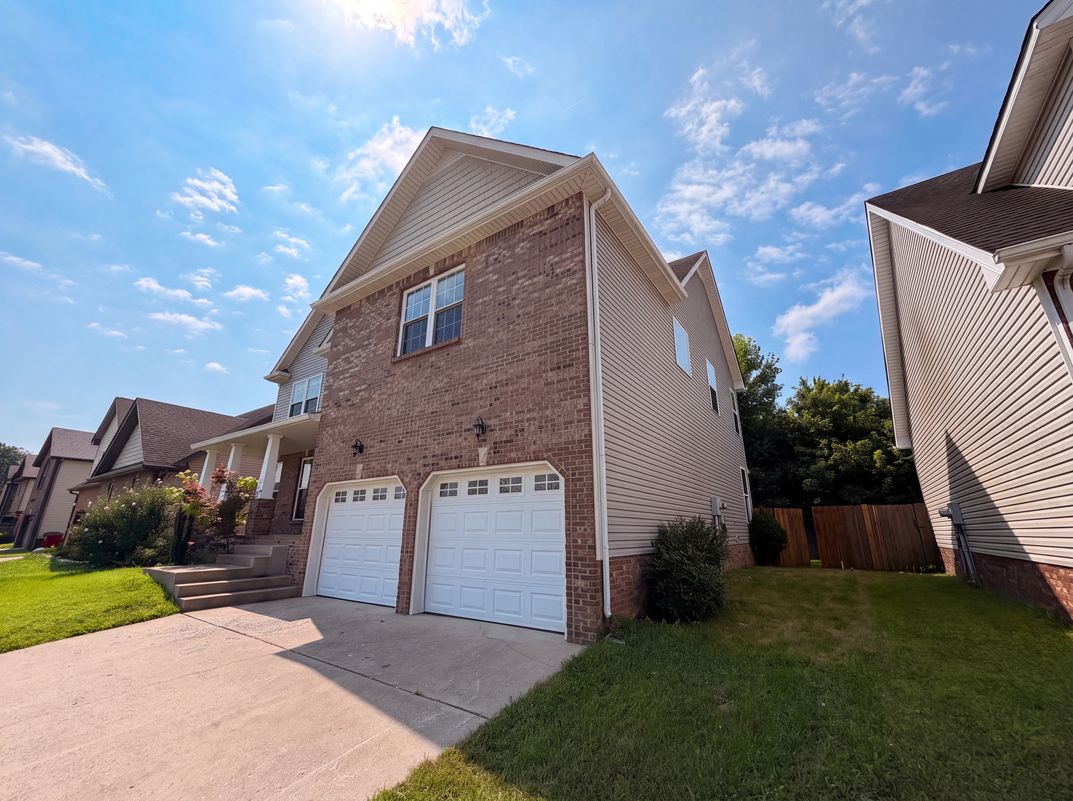 Photo 21 of 27 of 1733 Apache Way, Clarksville, TN