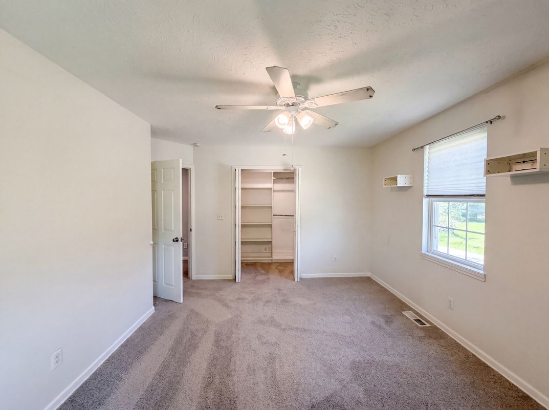 Photo 17 of 31 of 23691 Redfern Rd, Columbia Station, OH