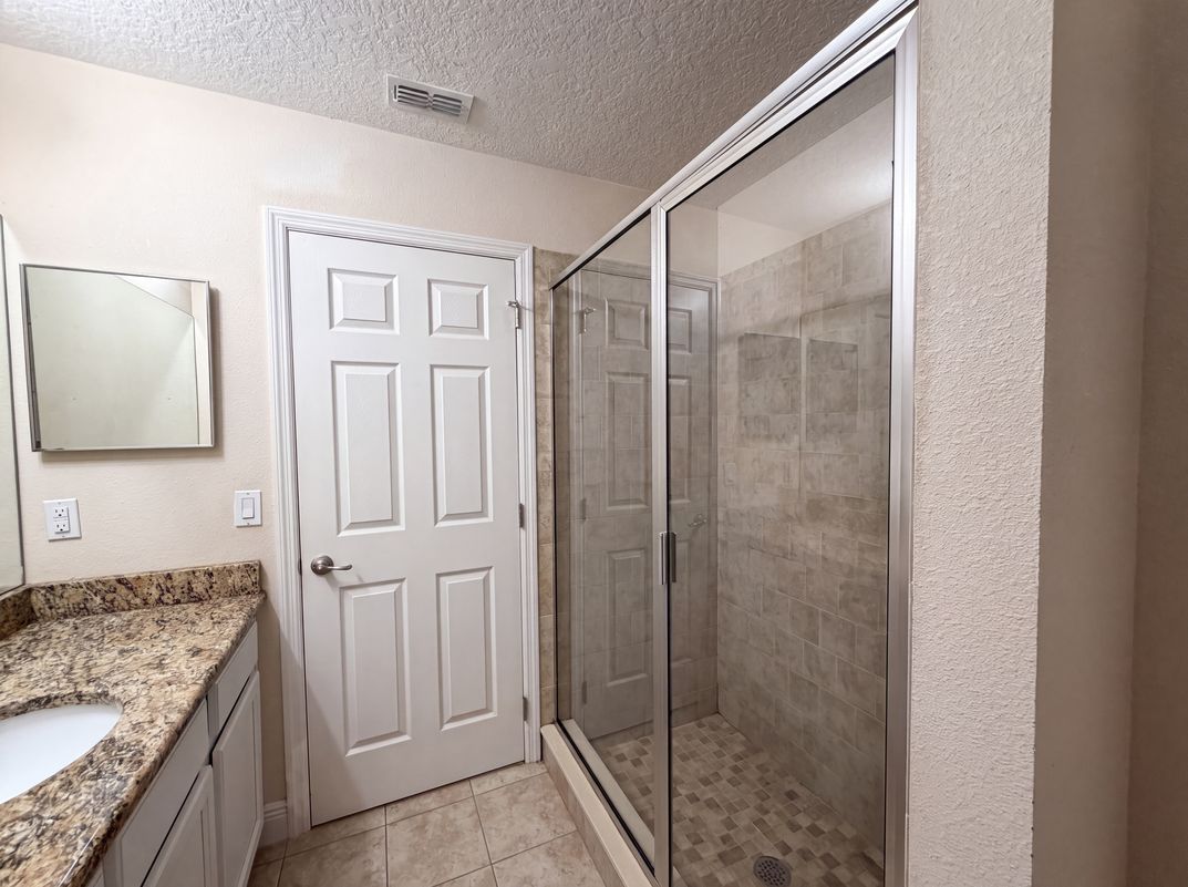 Photo 19 of 23 of 33137 Irongate Dr, Leesburg, FL