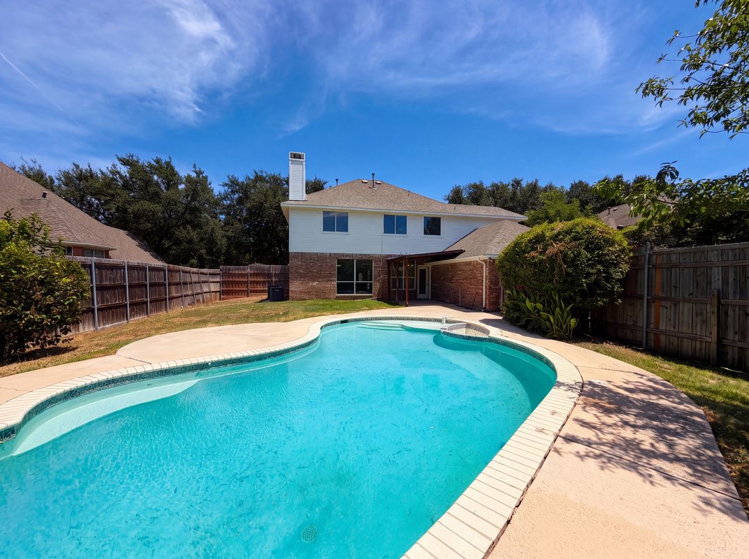 Photo 5 of 22 of 3106 Westshore Dr, Rowlett, TX