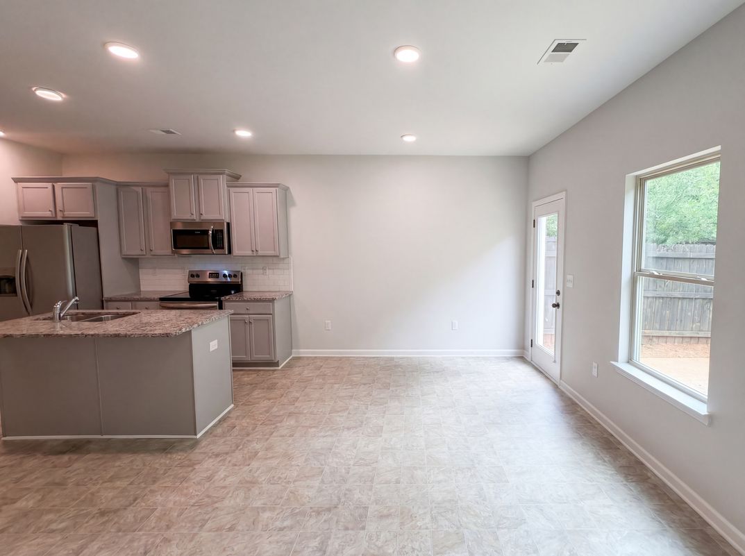 Photo 8 of 26 of 5053 Pioneer Pkwy, McDonough, GA