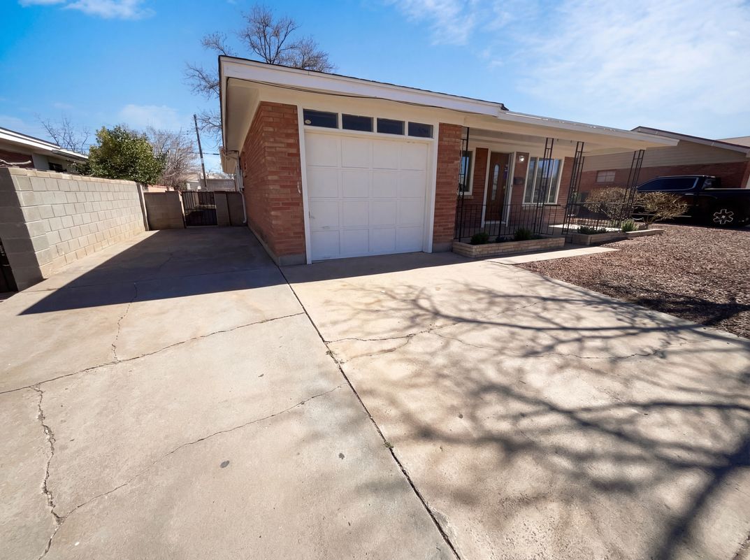 Photo 7 of 23 of 628 Florida St SE, Albuquerque, NM
