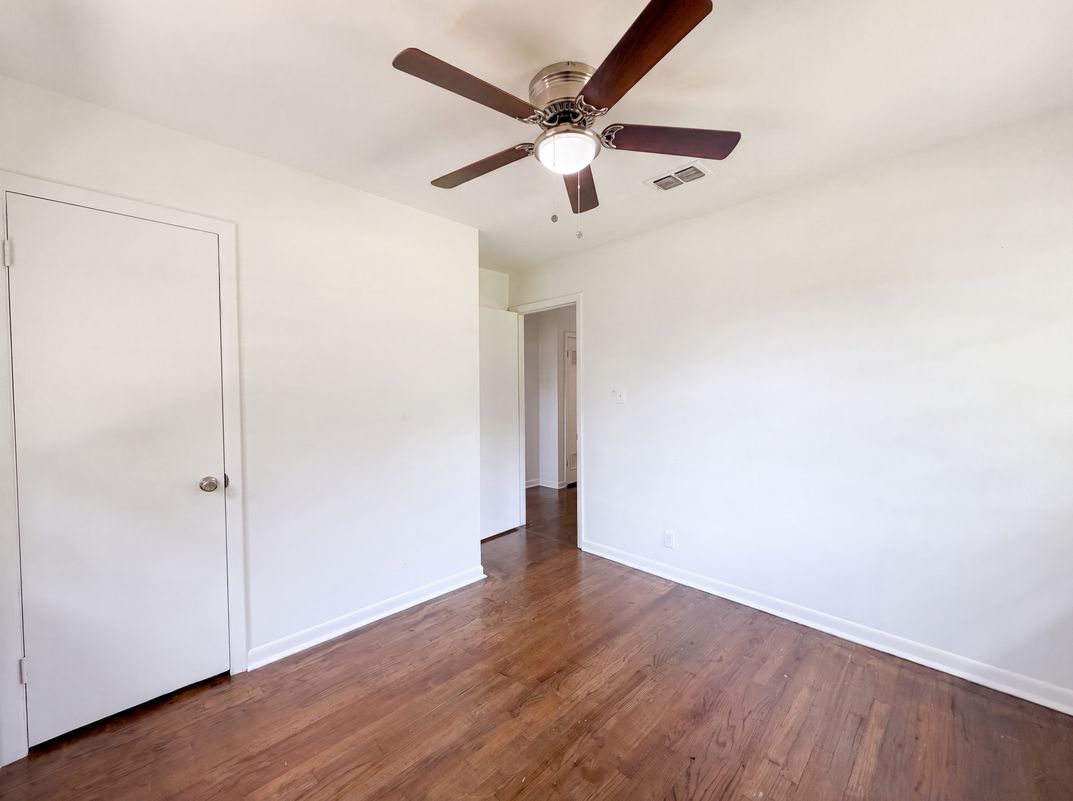Photo 13 of 16 of 1213 S Ridgeway Dr, Cleburne, TX