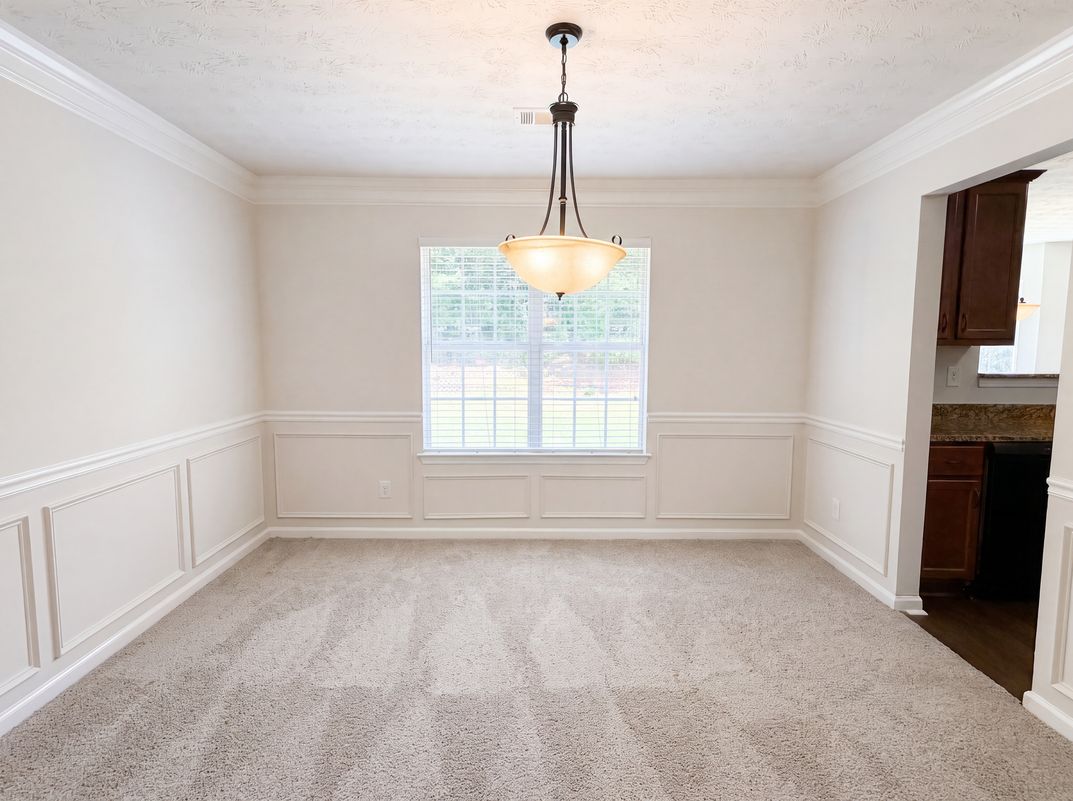 Photo 10 of 33 of 1672 Bennett Dr, McDonough, GA