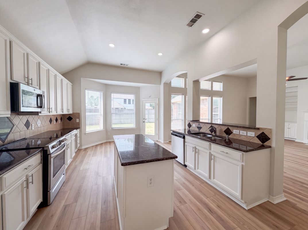 Photo 14 of 31 of 1221 Old Oak Trl, Flower Mound, TX