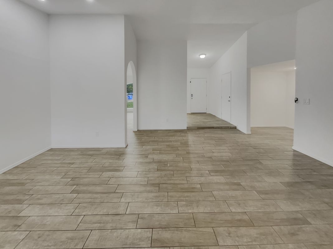 Photo 8 of 20 of 13628 N 40th Dr, Phoenix, AZ