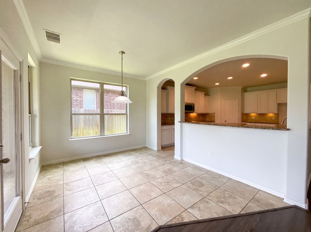 Photo 8 of 22 of 17118 Jetton Park Ln, Humble, TX