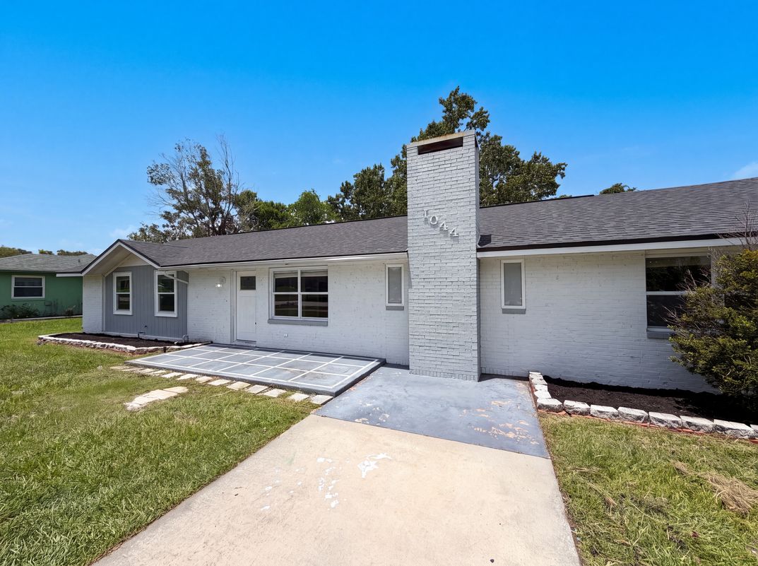 Photo 22 of 24 of 1044 E Lombardy Dr, Deltona, FL