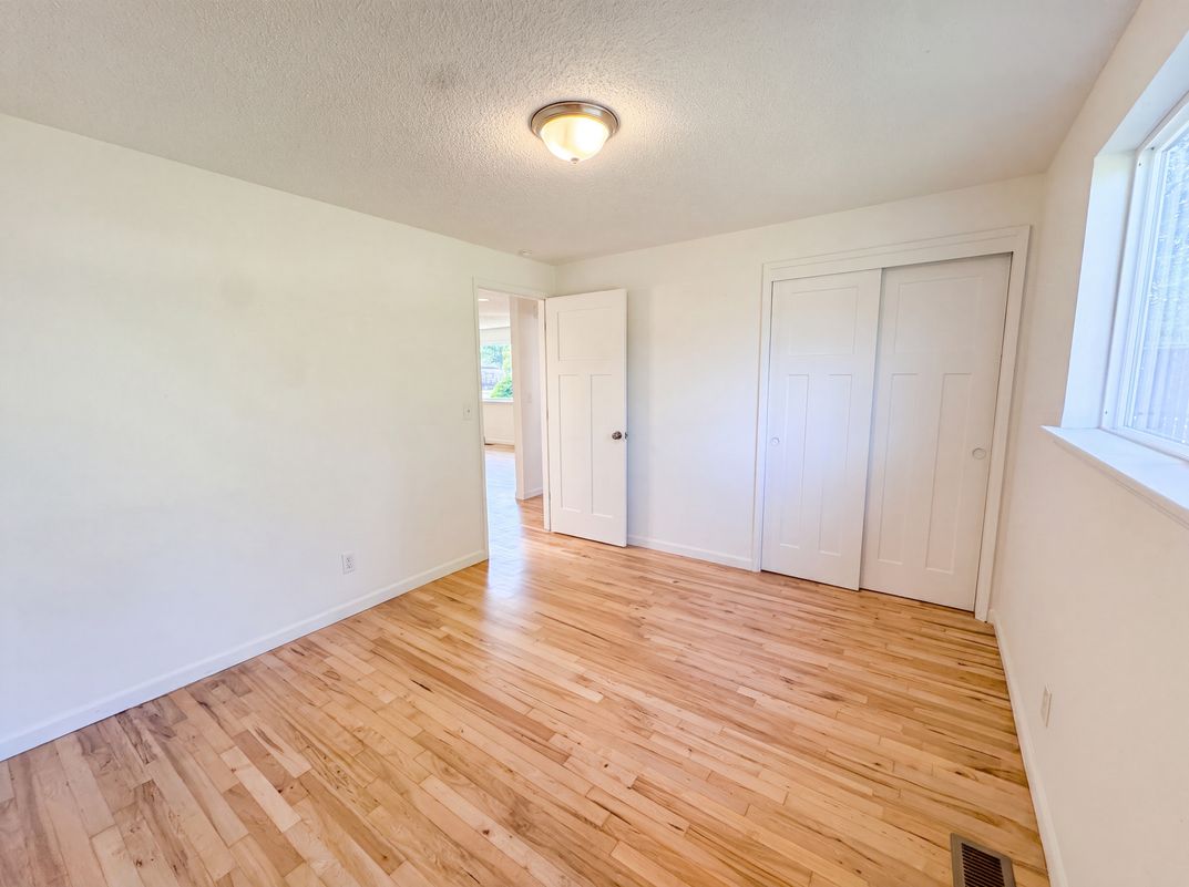 Photo 10 of 19 of 712 141st St E, Tacoma, WA