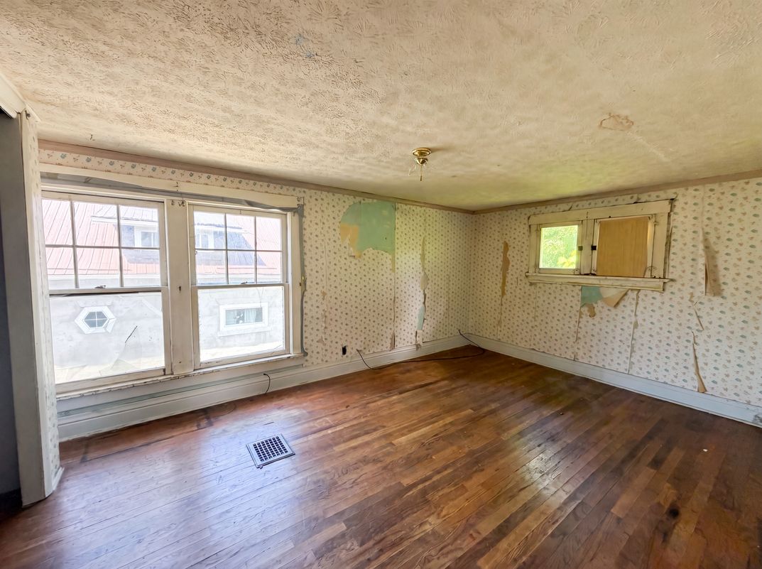 Photo 15 of 27 of 2670 Fern Ave, Columbus, OH