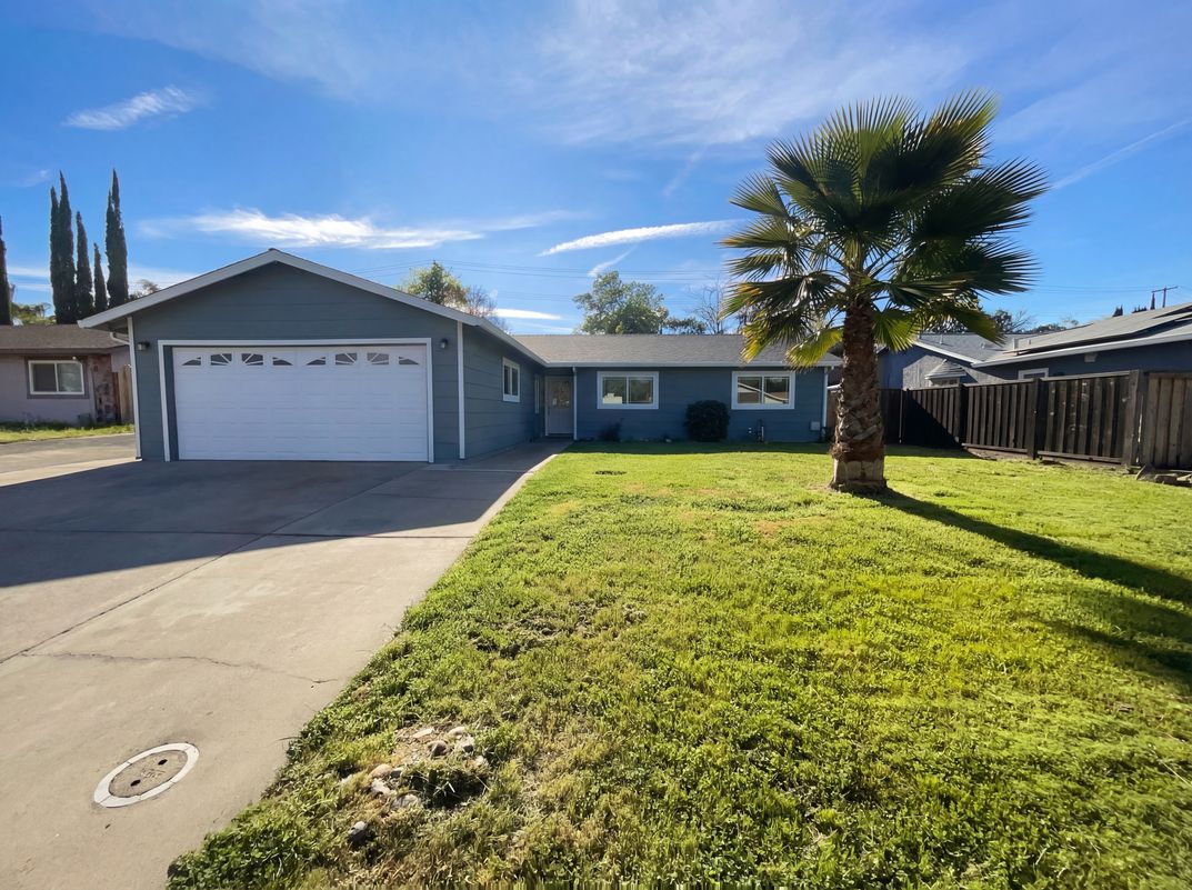 Property photo 1 of 141 Sierra Woods Cir