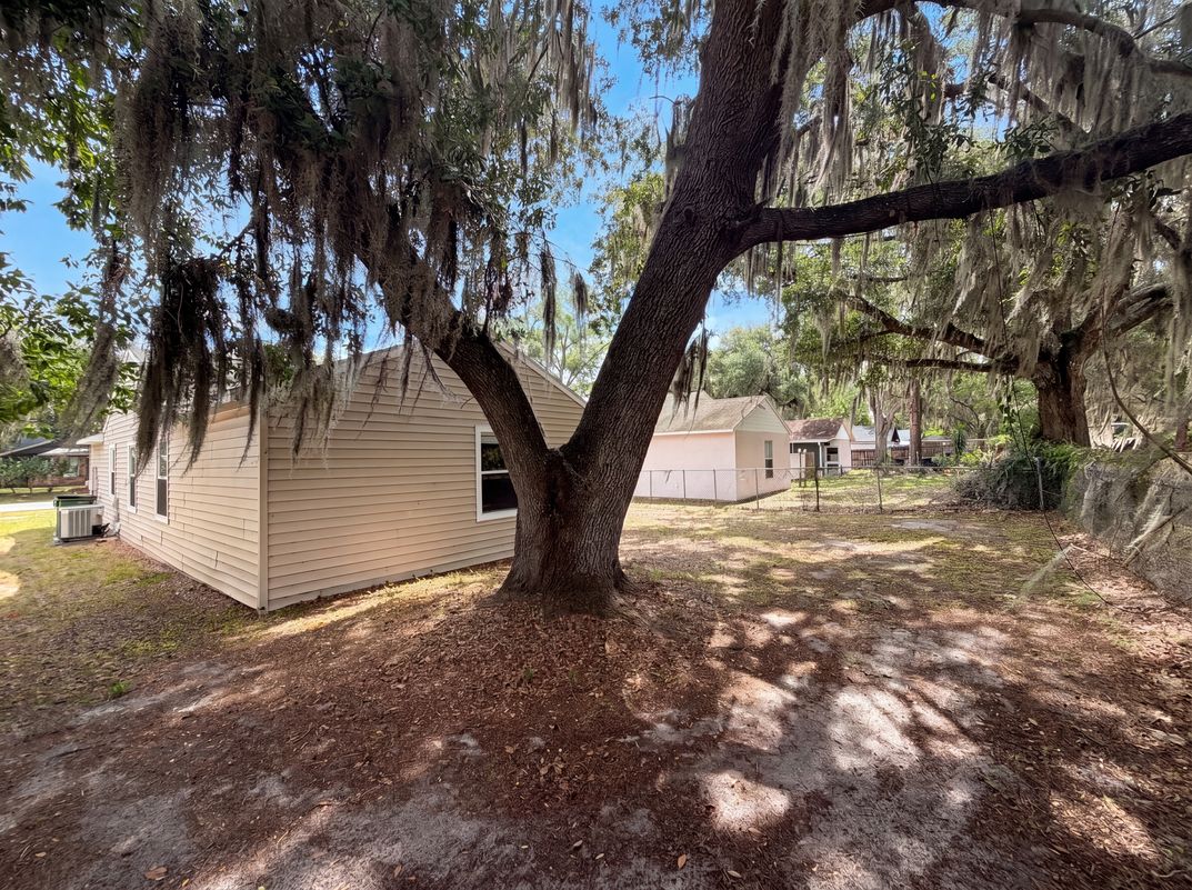 Photo 23 of 24 of 2715 Lorraine Dr, Leesburg, FL