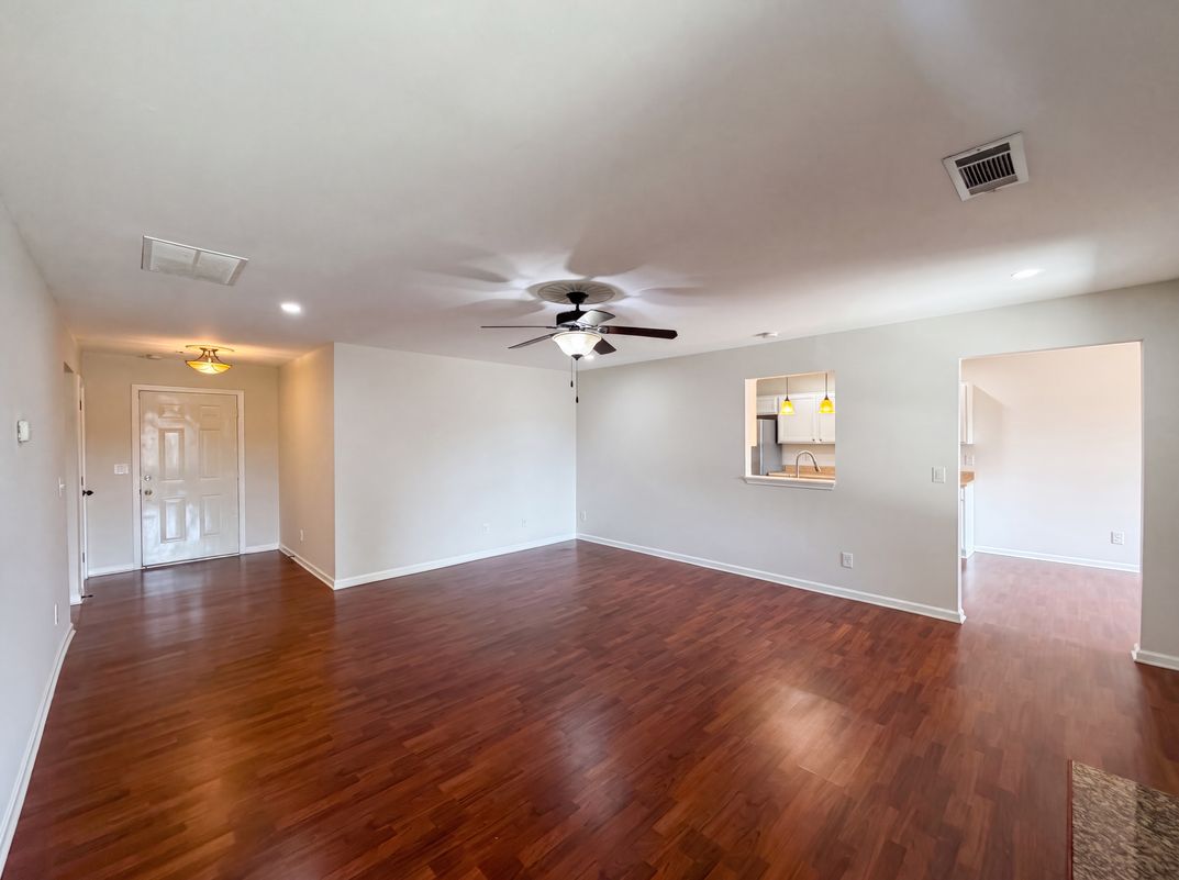 Photo 9 of 26 of 4981 Summersun Dr, Morrow, GA