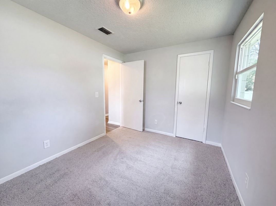 Photo 13 of 21 of 411 Capricorn Ln, Orange Park, FL