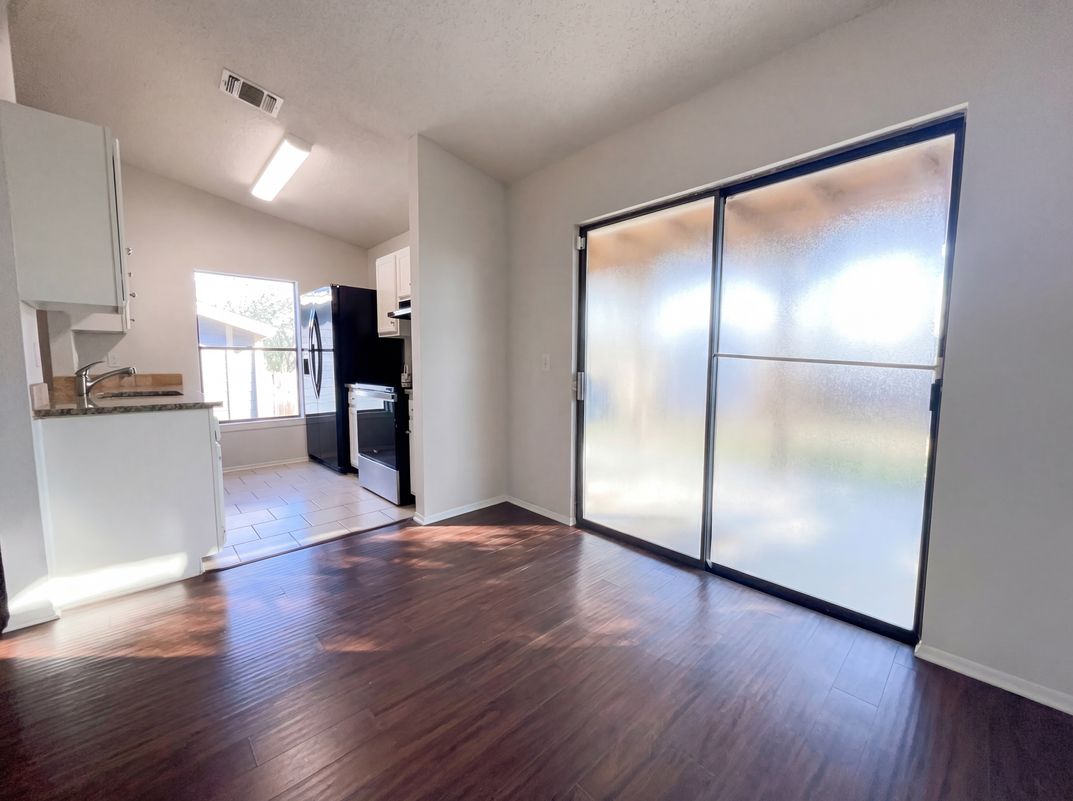 Photo 7 of 16 of 15009 Winter View Dr, San Antonio, TX