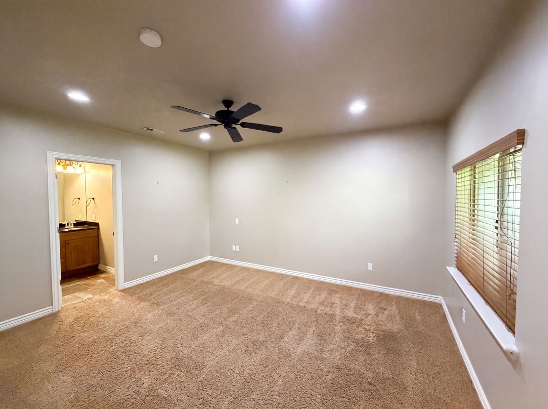 Photo 4 of 31 of 14496 S Fox Creek Dr, Herriman, UT