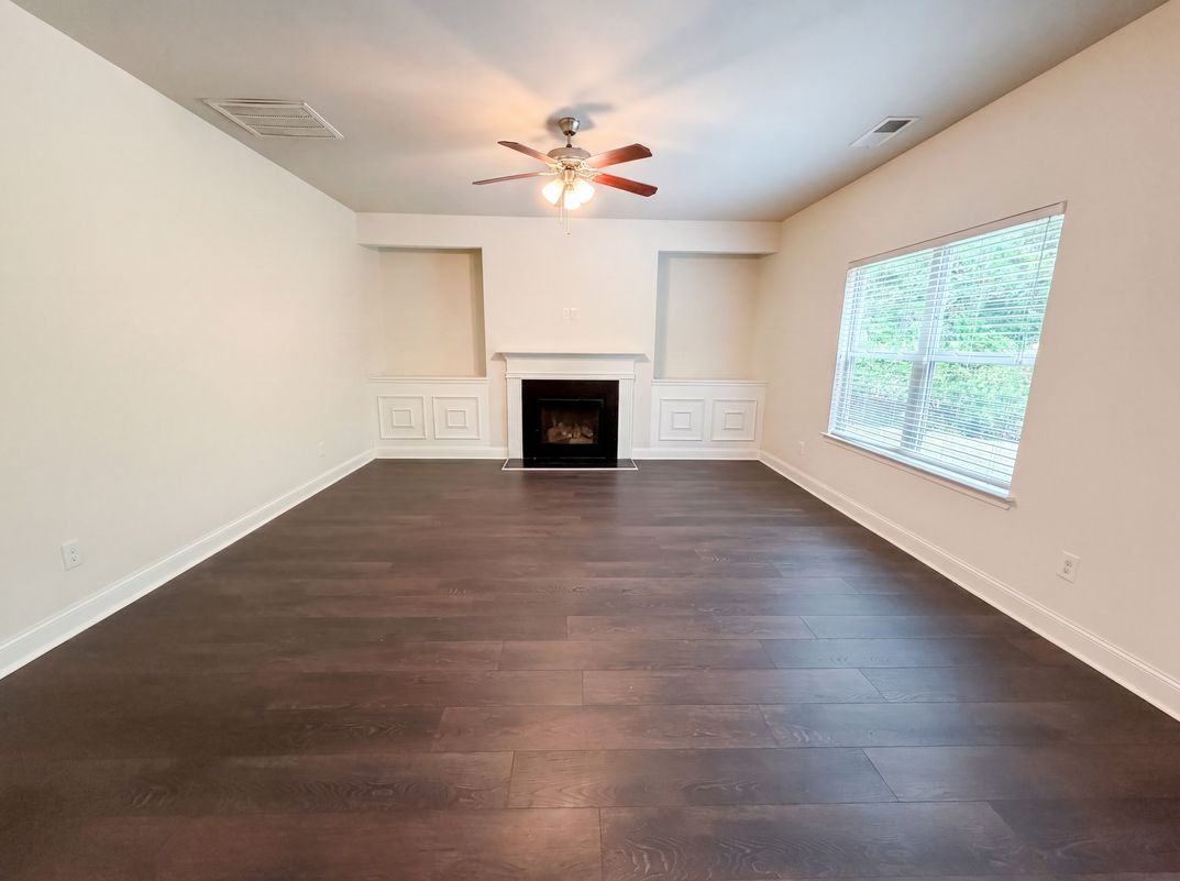 Photo 3 of 19 of 2627 Glenbrook Ln, Conyers, GA