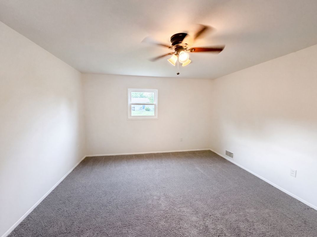 Photo 20 of 32 of 13512 Fitzhugh Ln, Woodbridge, VA
