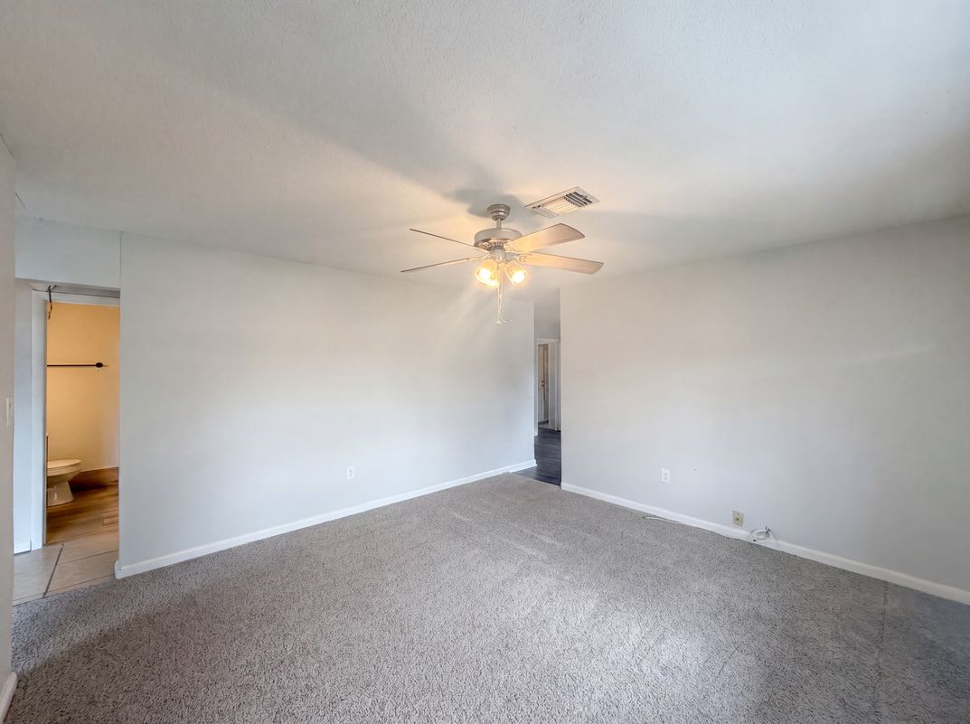 Photo 8 of 18 of 1100 Carefree Cove Dr, Winter Haven, FL
