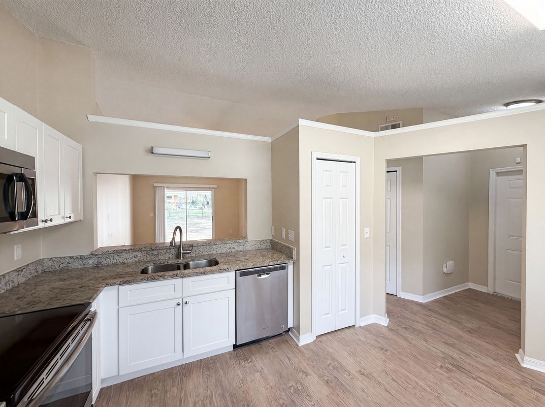 Photo 9 of 24 of 2715 Lorraine Dr, Leesburg, FL
