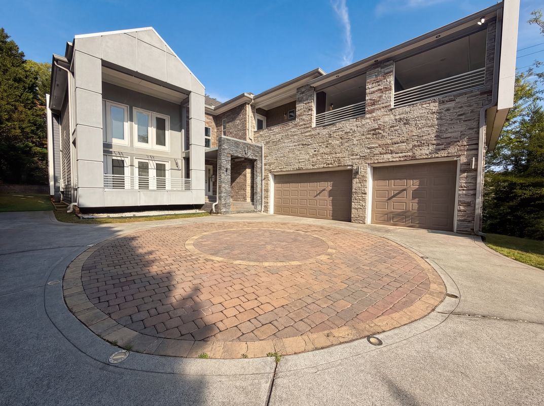 Property photo 1 of 302 Summer Garden Dr