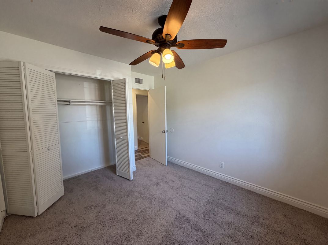 Photo 16 of 31 of 1422 Oakmont Dr, Roseville, CA