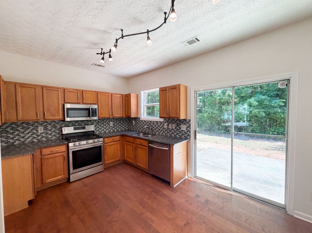 Photo 8 of 22 of 603 Marsh Lake Rd, Lawrenceville, GA