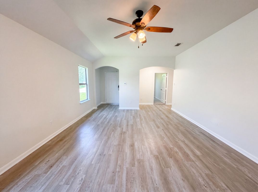 Photo 6 of 18 of 2824 Saint Bernard Dr, Dallas, TX