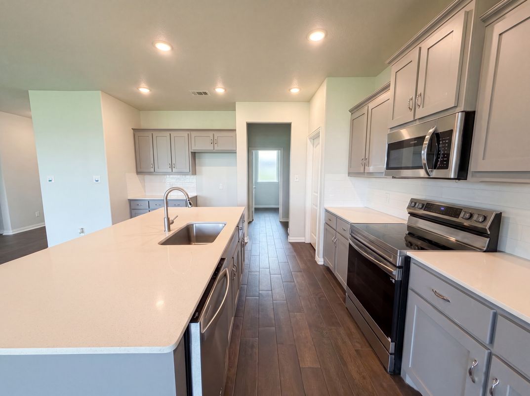Photo 2 of 18 of 211 Spring Creek Cir, Paradise, TX