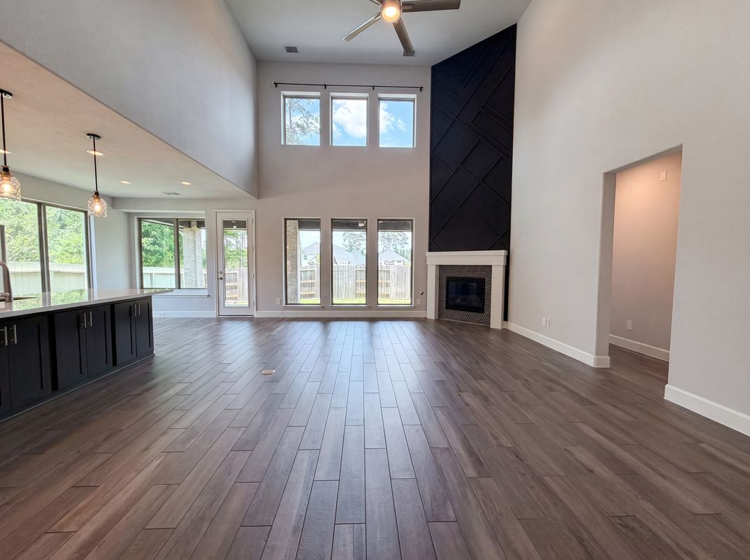 Photo 3 of 29 of 15418 Legacy Park Way, Pinehurst, TX