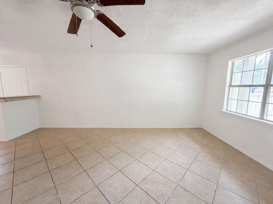 Photo 4 of 16 of 2210 Ben Hur St, Dallas, TX