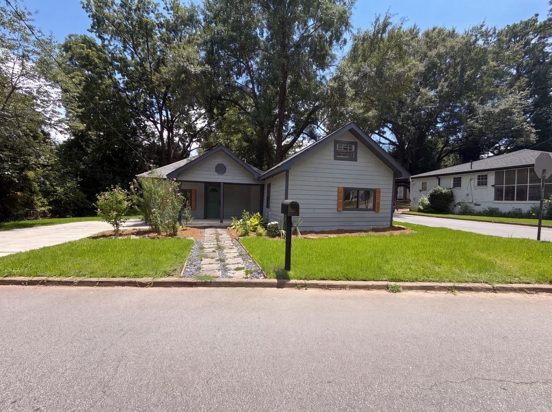 Property photo 1 of 470 Oak Dr