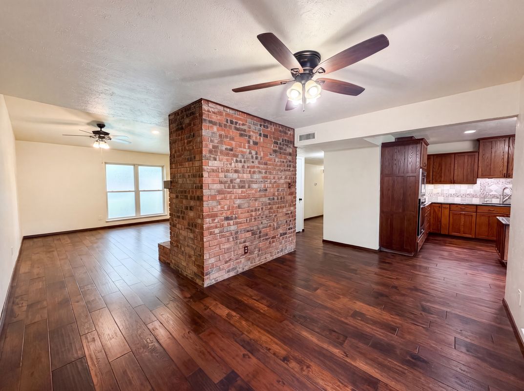 Photo 8 of 28 of 530 Shadowcrest Ln, Coppell, TX