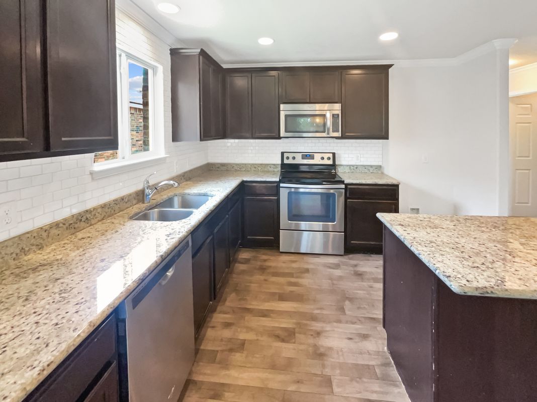 Photo 6 of 19 of 1409 Rivers Creek Ln, Little Elm, TX