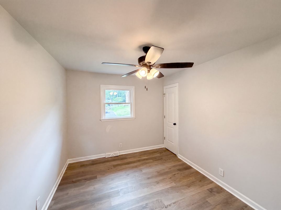 Photo 4 of 21 of 2510 Middleton Dr, Gastonia, NC