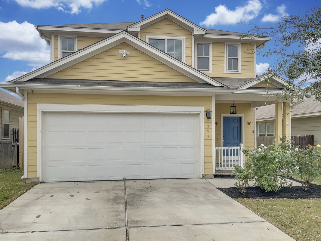 Property photo 1 of 717 Twisted Oaks Ln