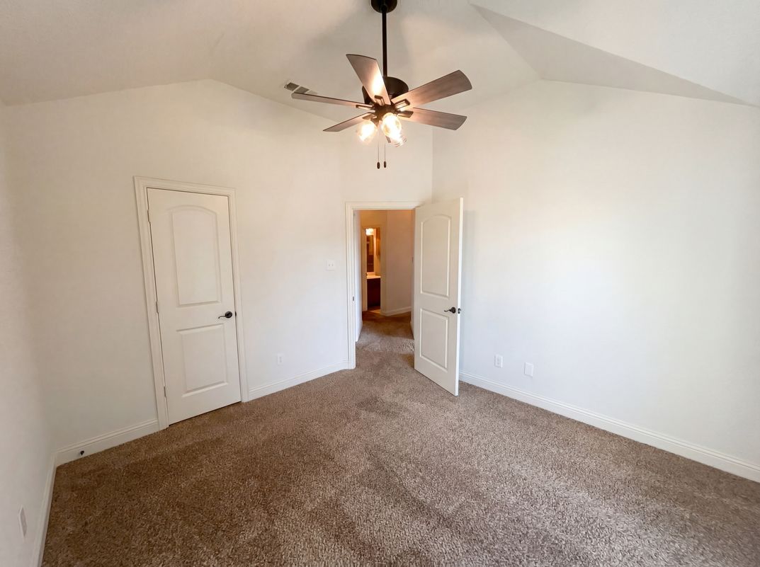 Photo 4 of 26 of 4522 Mariner Dr, Rowlett, TX