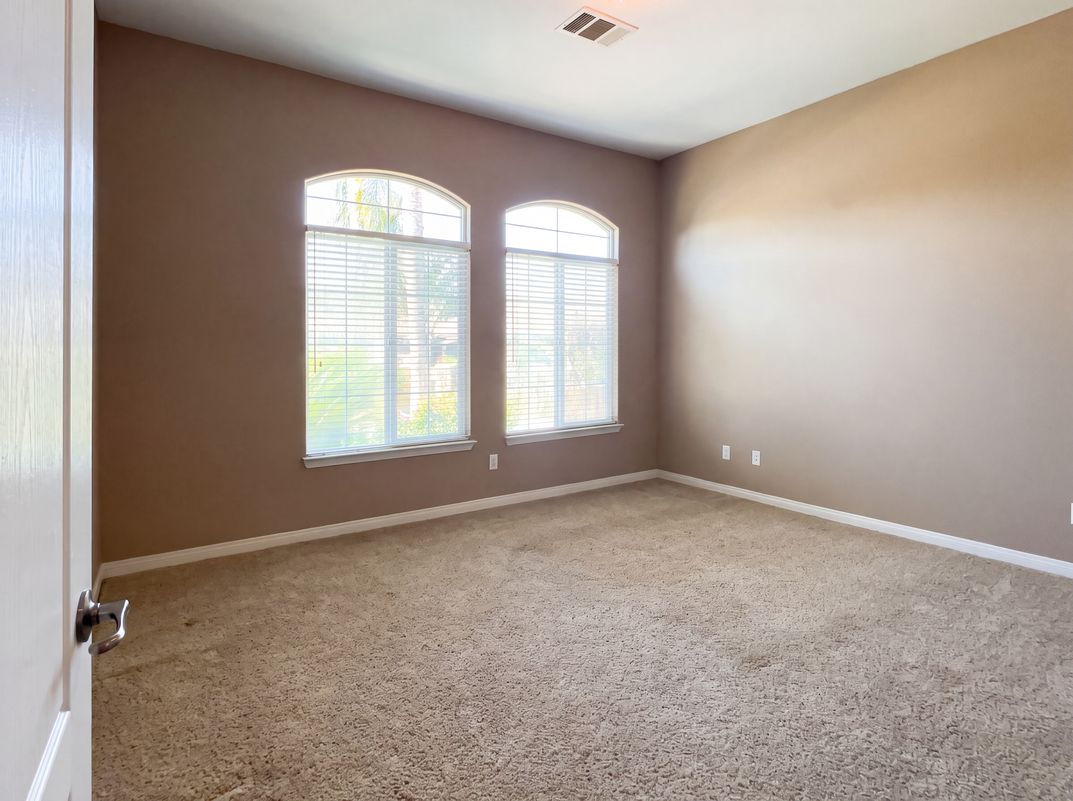 Photo 18 of 35 of 11904 Kenseth St, Bakersfield, CA