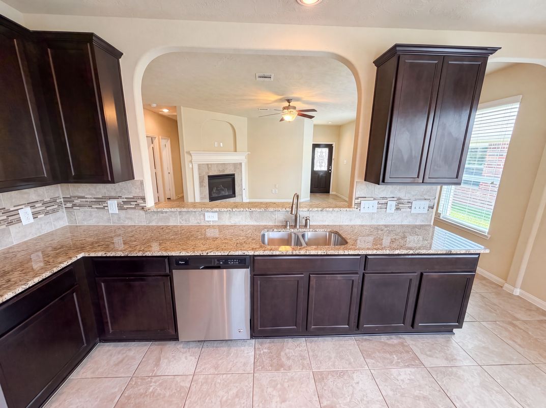 Photo 7 of 15 of 4807 Connor Dr, Baytown, TX