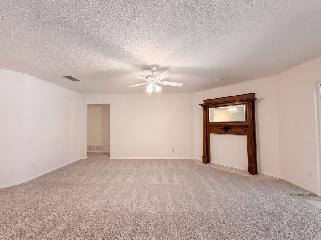 Photo 6 of 17 of 1713 Steinburg Ln, Fort Worth, TX