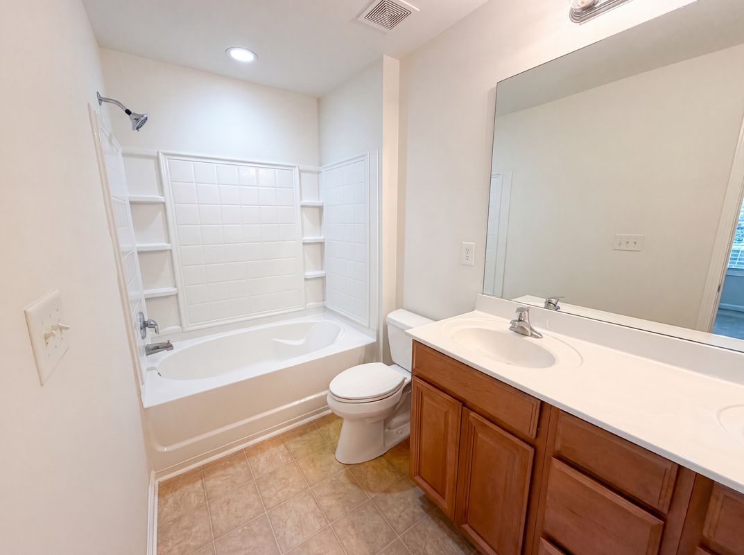 Photo 14 of 23 of 1019 Ivydale Cir, Lawrenceville, GA
