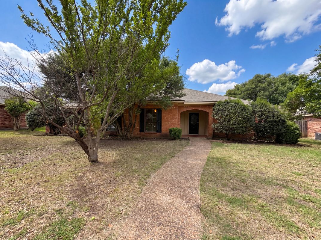 Photo 16 of 17 of 1604 Danube Ln, Plano, TX