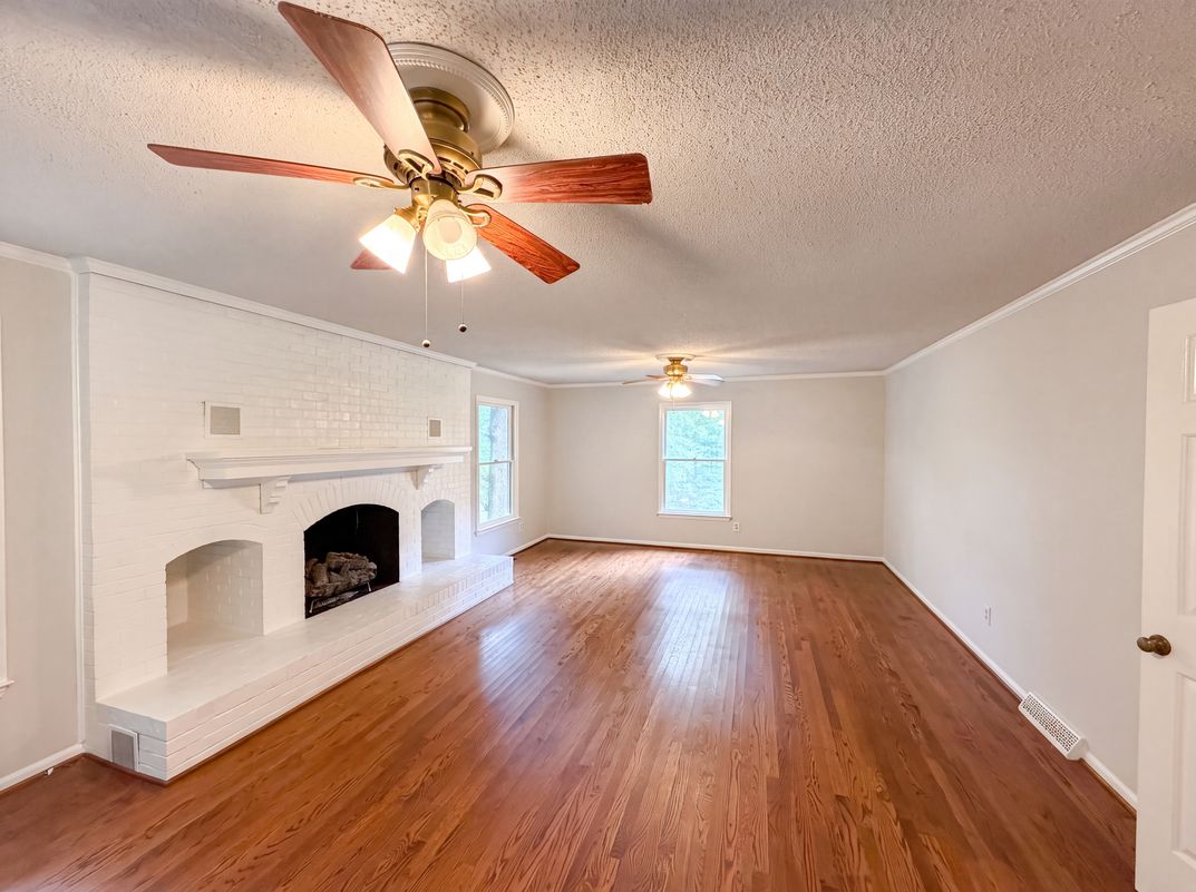 Photo 7 of 22 of 3029 Southampton Cir, Gastonia, NC